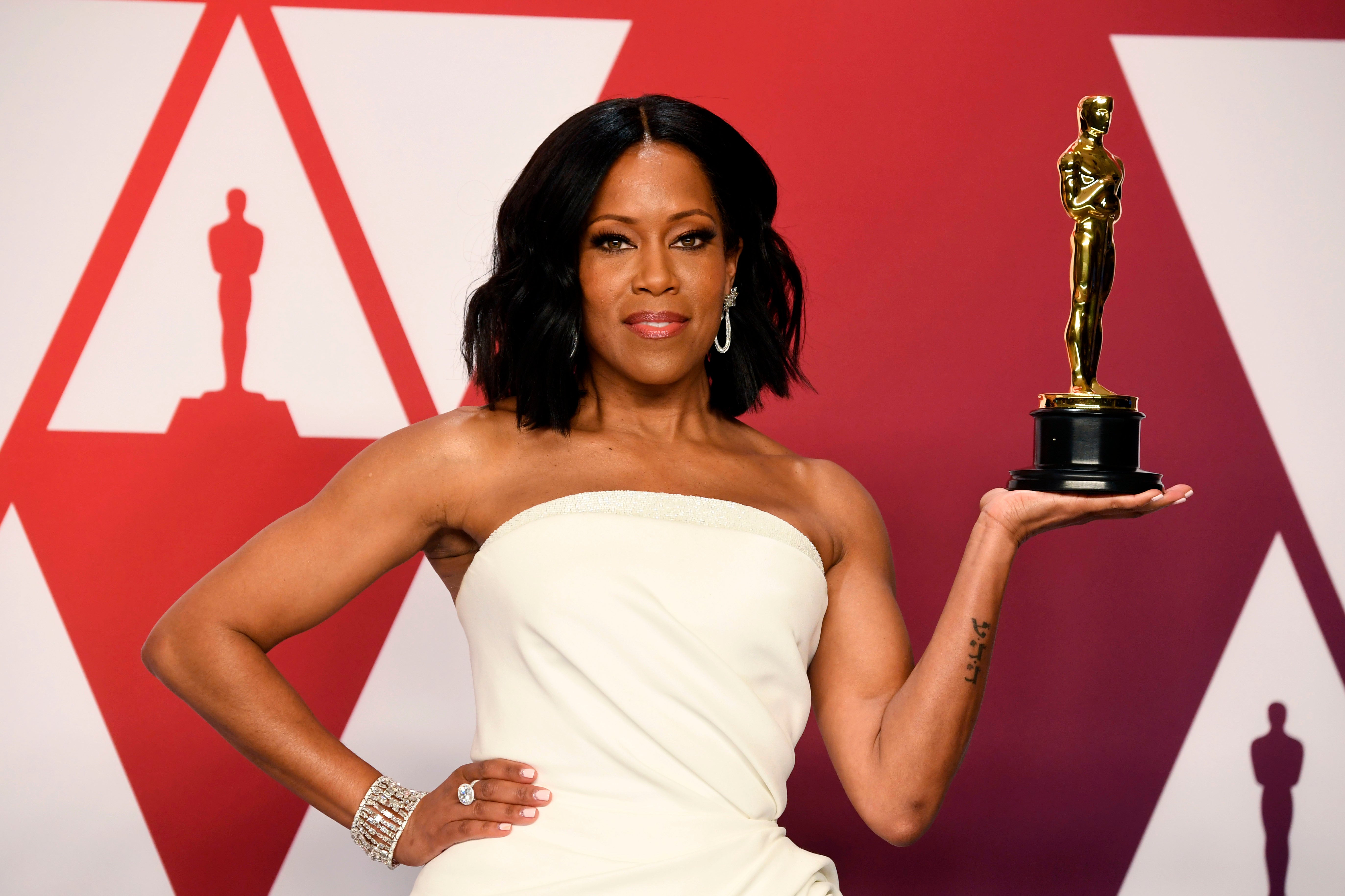 Behind-the-Scenes Look at Regina King's Golden Globes Style