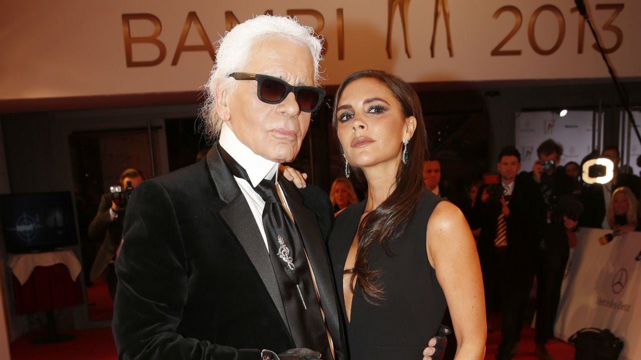 Oorzaak bezig Nodig hebben Karl Lagerfeld Dead at 85: Donatella Versace, Victoria Beckham, Kim  Kardashian and More Stars React | Entertainment Tonight