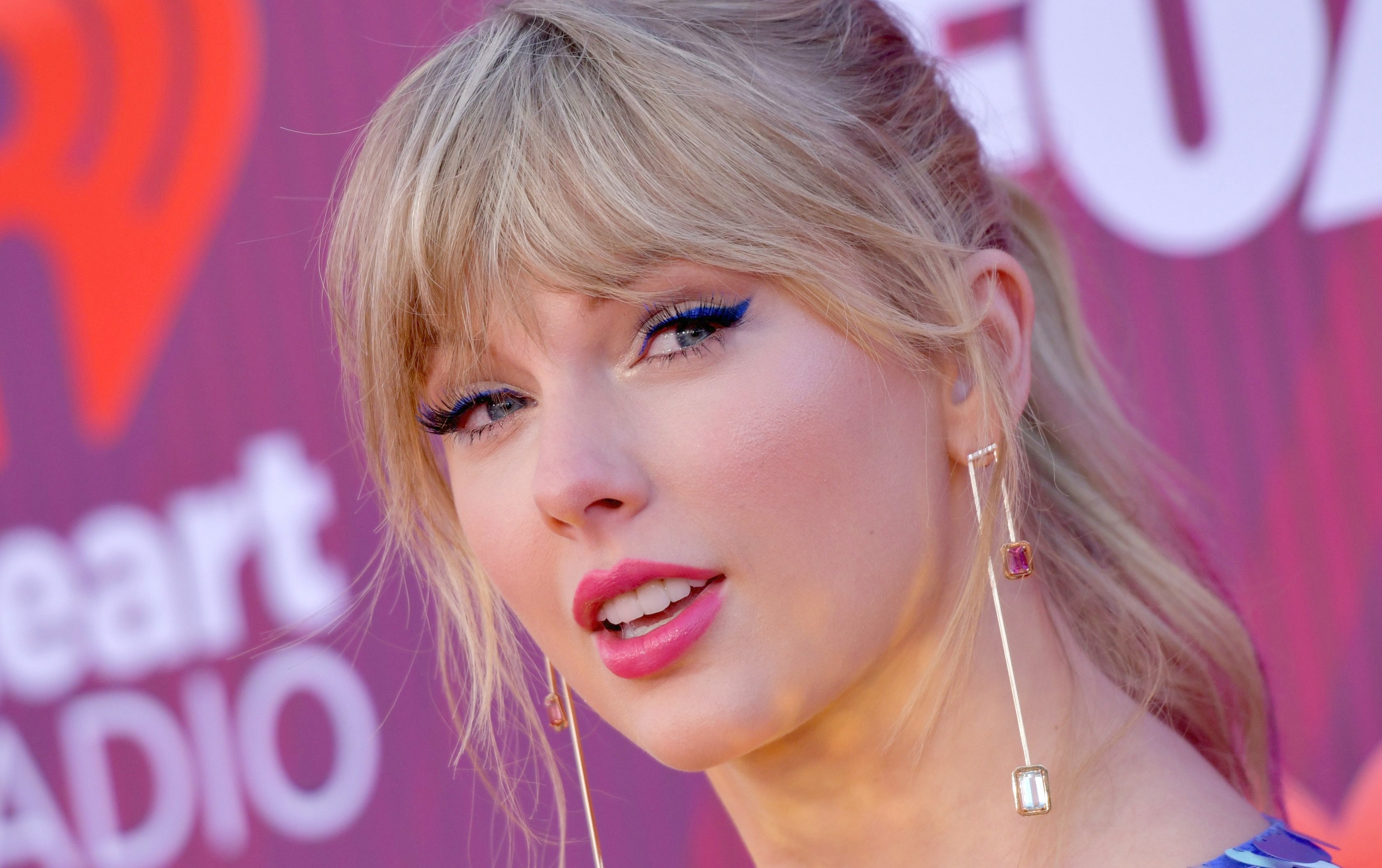 Taylor Swift Debuts Fun Pink Hair At 2019 Iheartradio Music