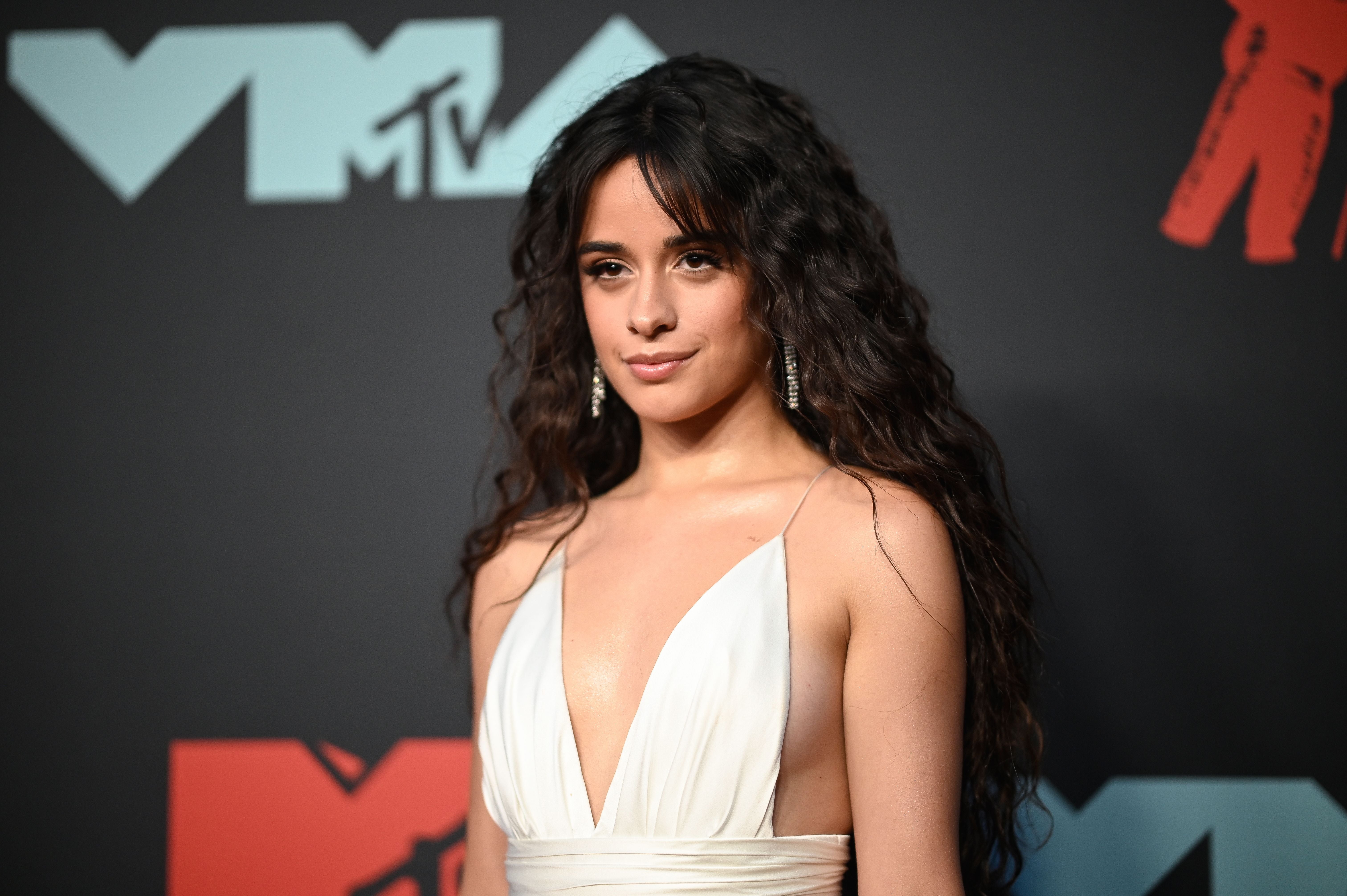 Camila Cabello ❤️ | Long hair styles, Long hair with bangs, Hair styles