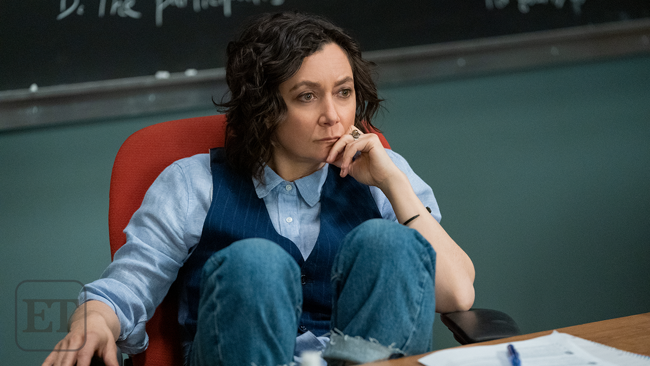 Sara Gilbert And Eric Mccormack Are College Professors In Season 3 Of Atypical First Look Exclusive Entertainment Tonight