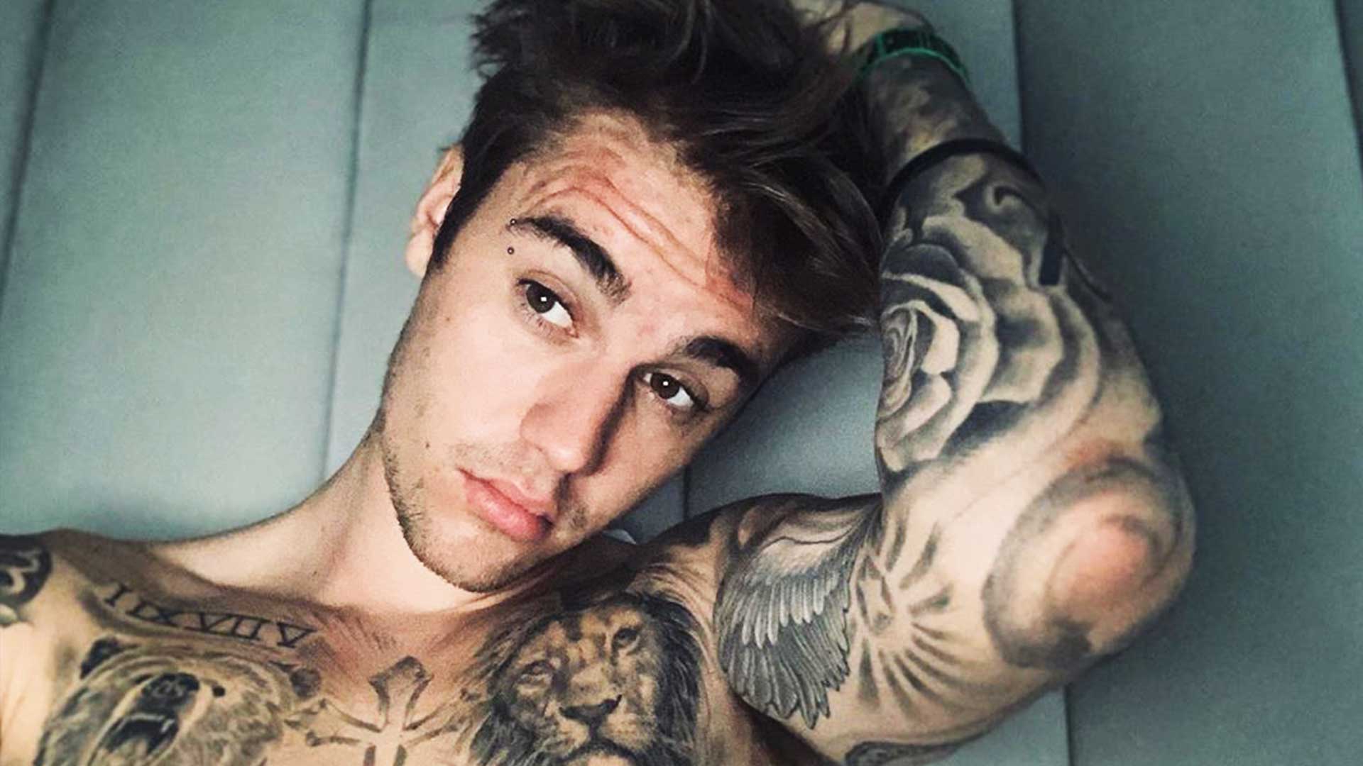 Justin Bieber Reveals New Neck Tattoo