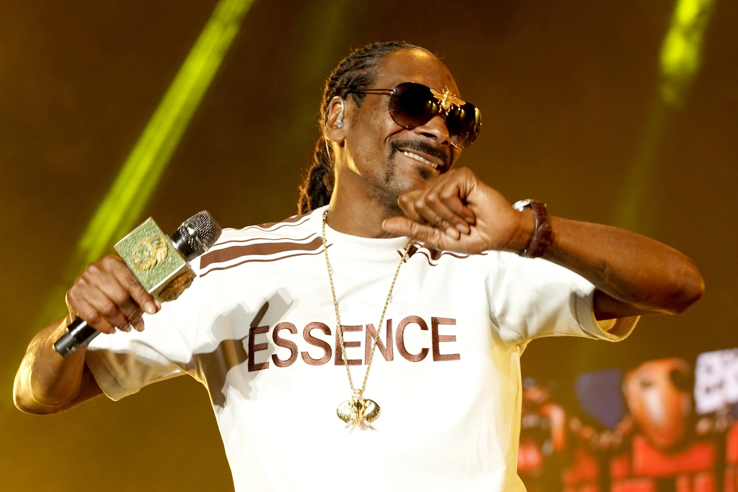 Watch Snoop Dogg Light Up the Steelers' Monday Night Football Halftime Show