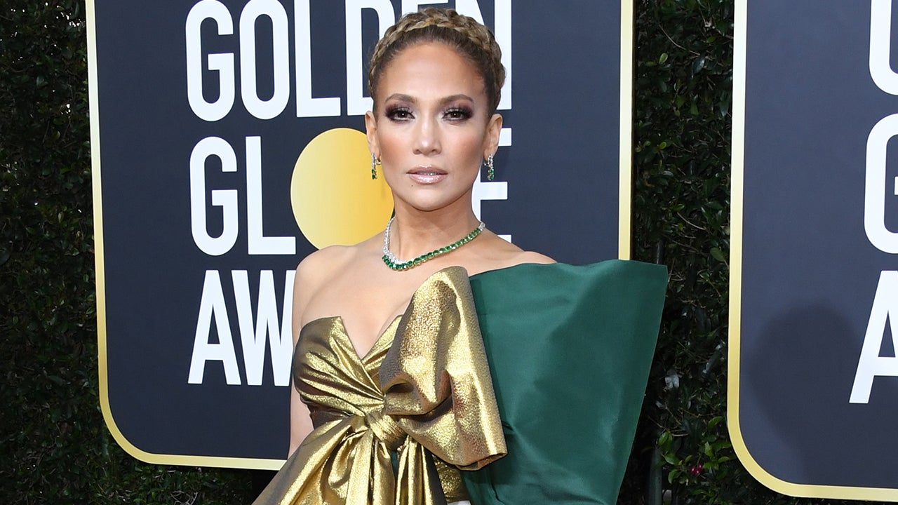 Jennifer Lopez Stuns in Dramatic Green-and-Gold Bow Gown at 2020 Golden Globes | Entertainment Tonight Jennifer Lopez Stuns in Dramatic Green-and-Gold Bow Gown at 2020 Golden Globes | Entertainment Tonight