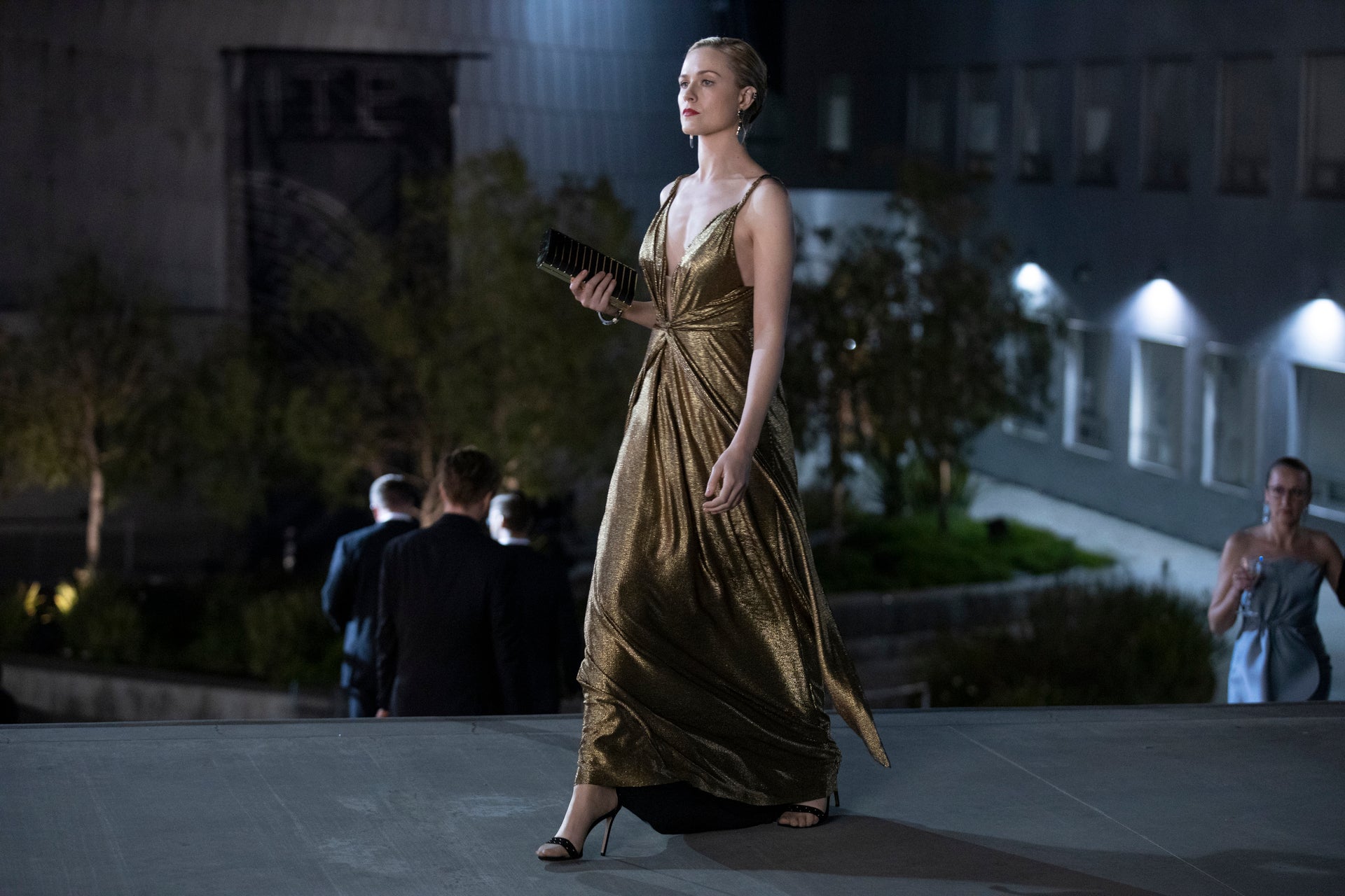 Westworld Costume Designer Talks Dolores Futuristic Fashion And That Gold Transformation Dress Exclusive Entertainment Tonight