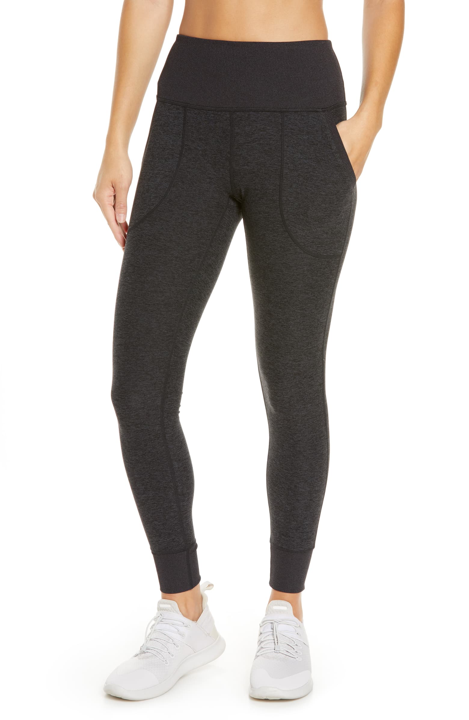 The Best Leggings for Lounging, Working Out and Yoga Entertainment