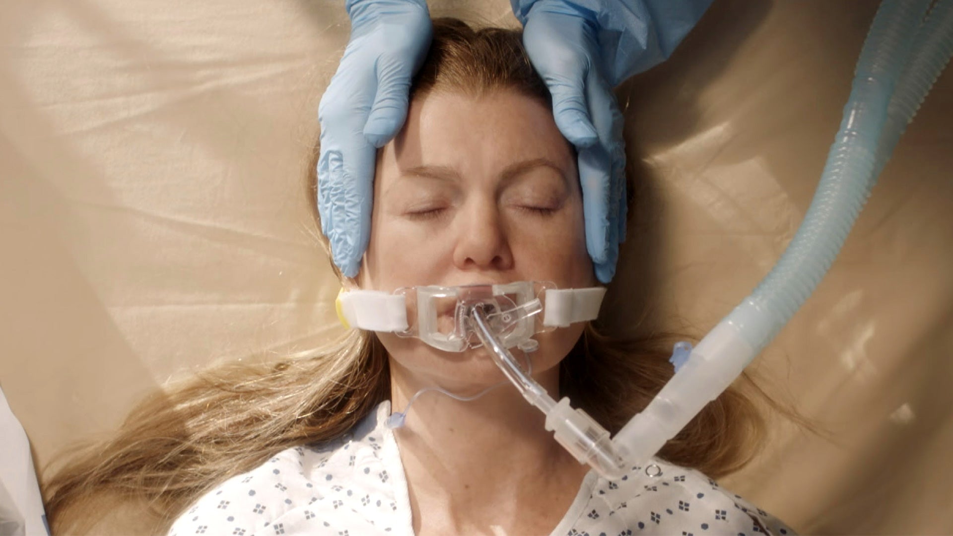 Grey S Anatomy Is Meredith Going To Die Producers On Season 17 Cliffhanger Exclusive Entertainment Tonight