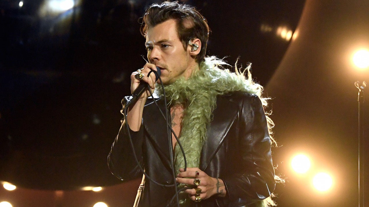Harry Styles' 2021 Grammys Outfit Look Included A Green Feather Boa & His  Tattoos