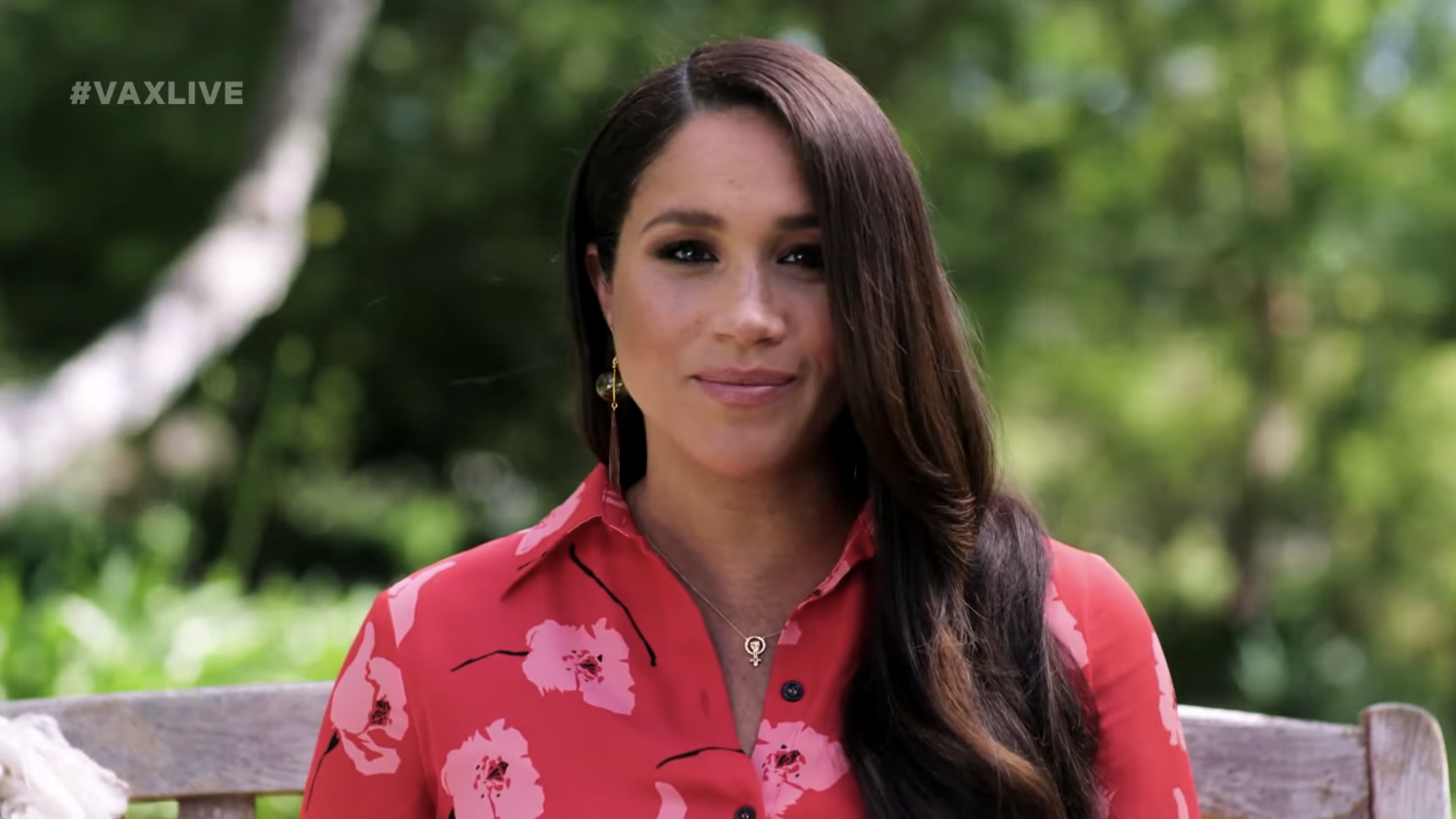 Meghan Markle Wears Necklace With a 