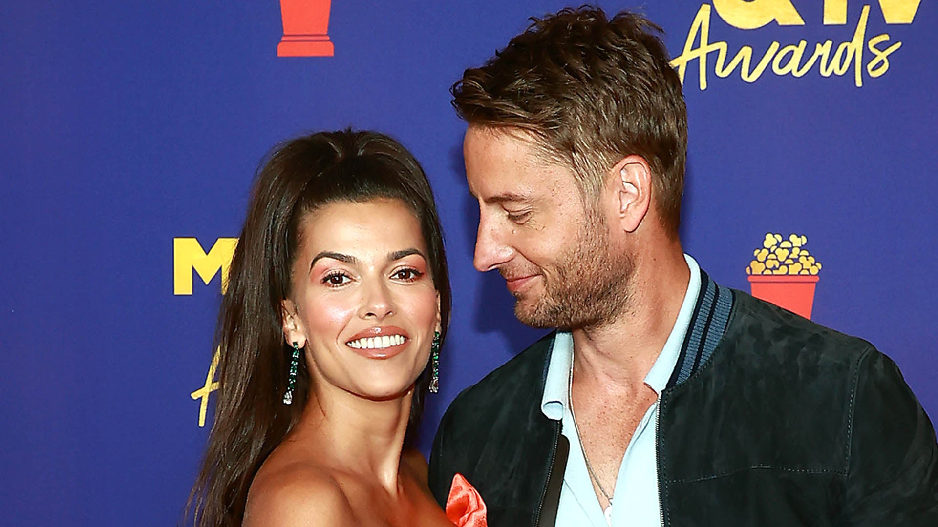 Justin Hartley Reflects on Meeting Wife Sofia Pernas While Dating Chrishell Stause Entertainment Tonight picture
