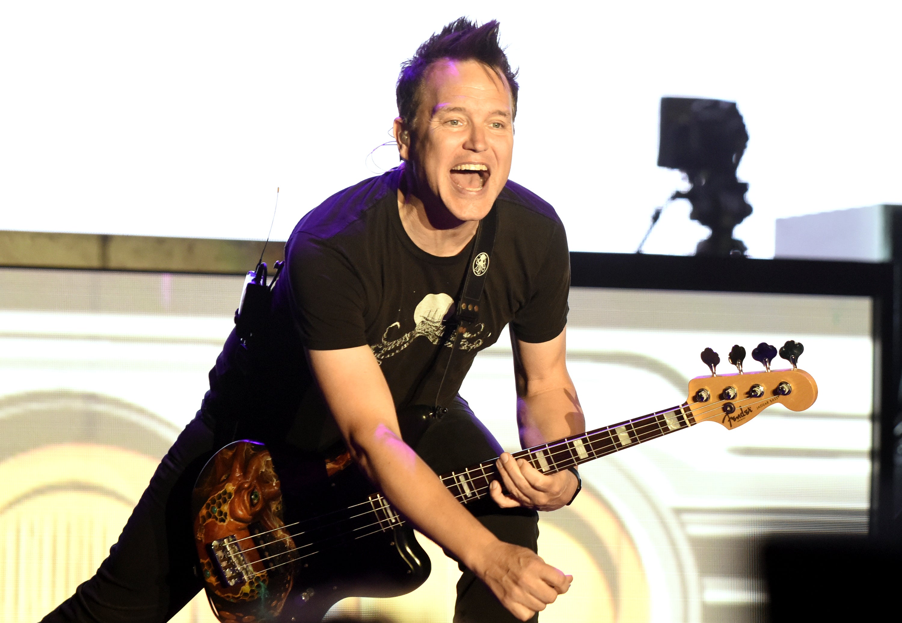 Blink 182's Mark Hoppus performs their song Dammit on Ellie's guitar : r/PS4