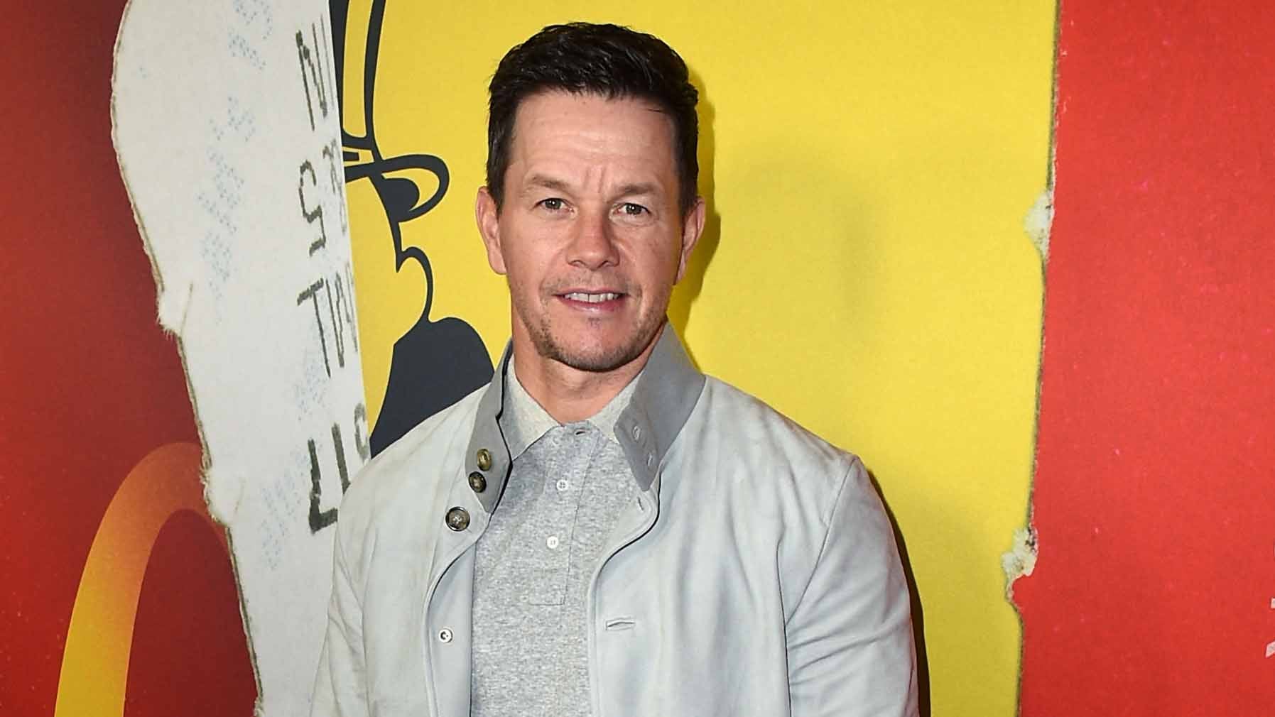 Mark Wahlberg Explains the Heartwarming Reason Why He Watches His Kids'  Games From the Car (Exclusive) | Entertainment Tonight