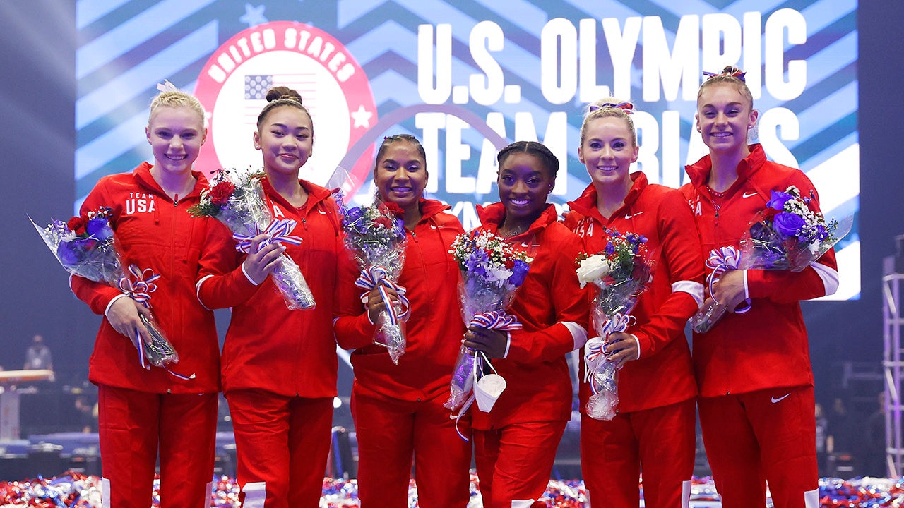A Guide To Simone Biles And The 21 U S Women S Olympics Gymnastics Team Entertainment Tonight