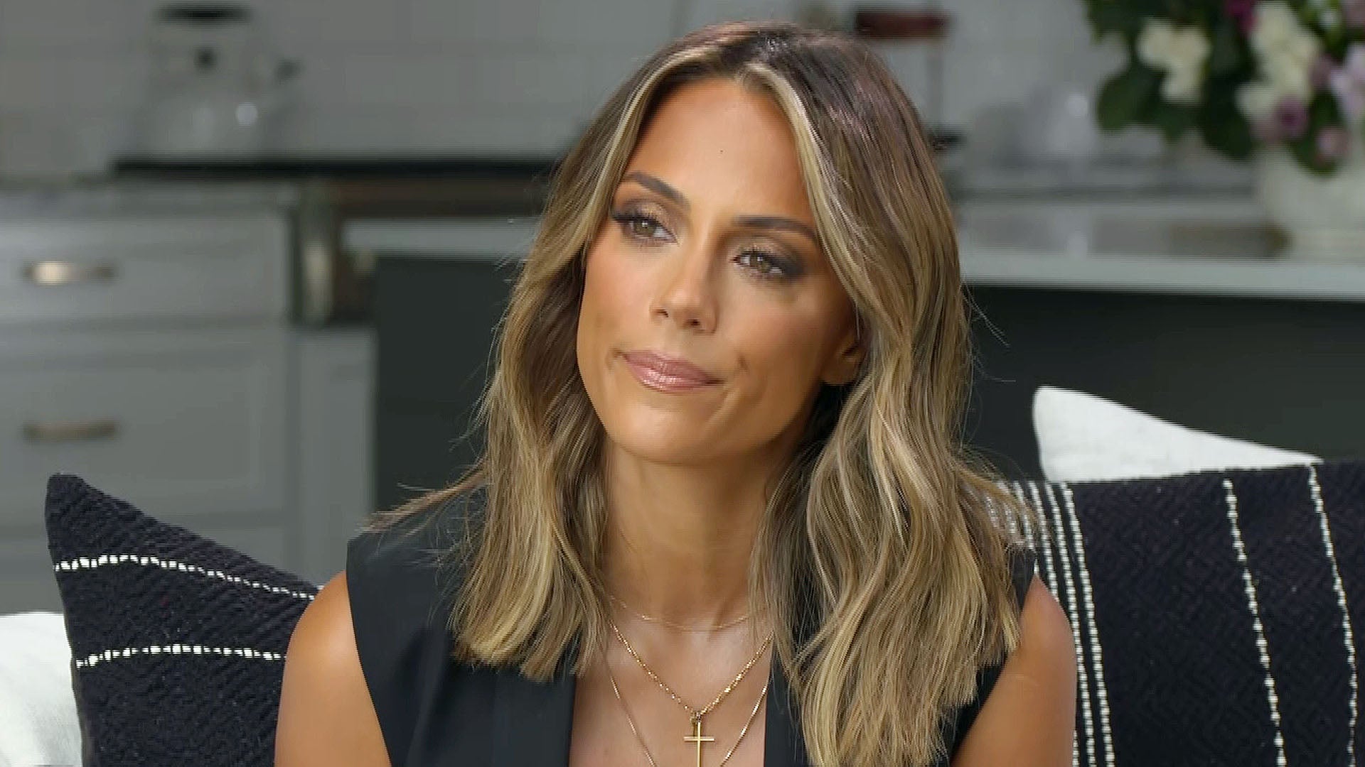 4. The Secret to Jana Kramer's Perfectly Tousled Blonde Waves - wide 3