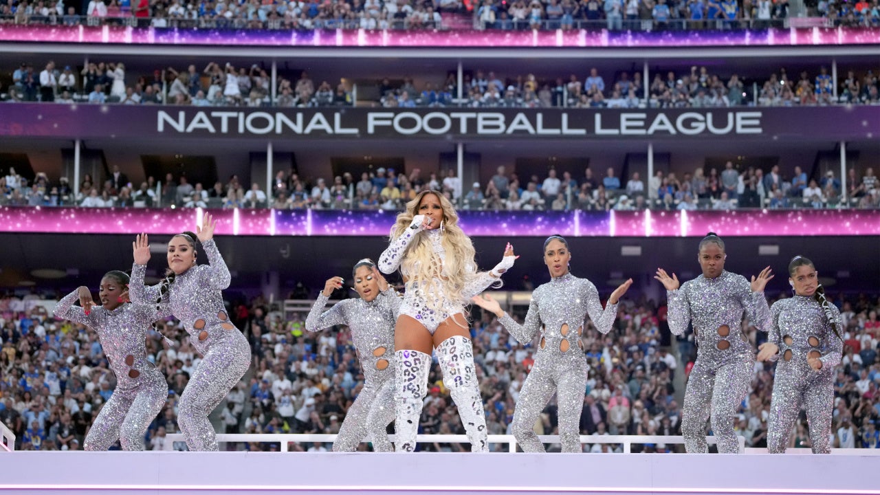 Mary J. Blige Amped Up the Glamor at the Super Bowl LVI Halftime Show