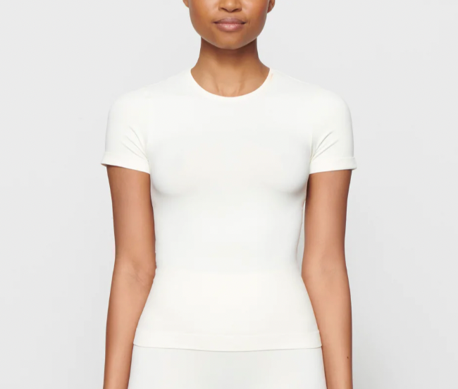 15 Best White T-Shirts for Women This Summer 2023: Shop Vintage, Fitted,  Oversized u0026 Classic Styles | Entertainment Tonight