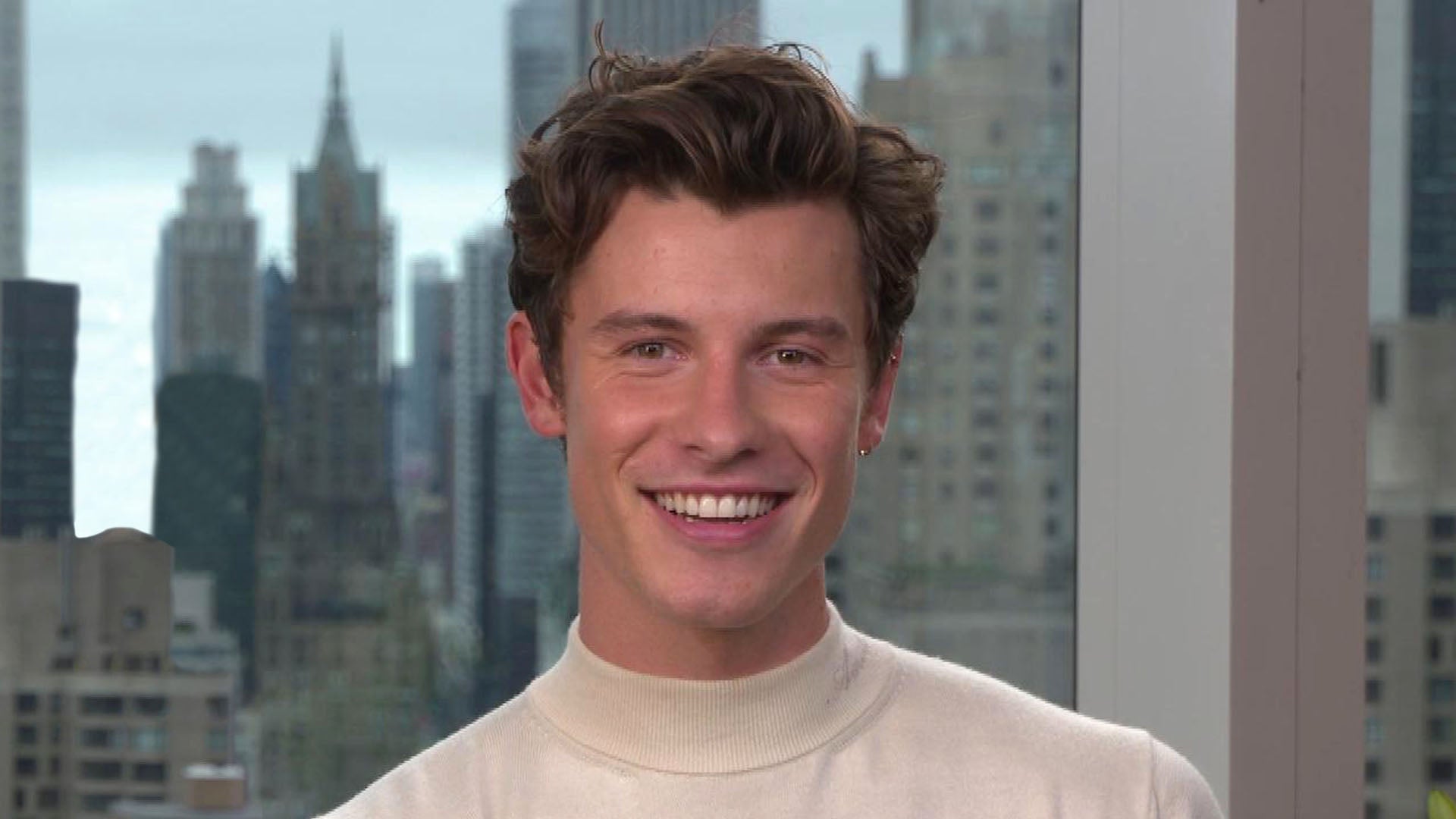 Shawn Mendes Just Cut His Quarantine Man Bun — See the Singer's Short New  Hairstyle