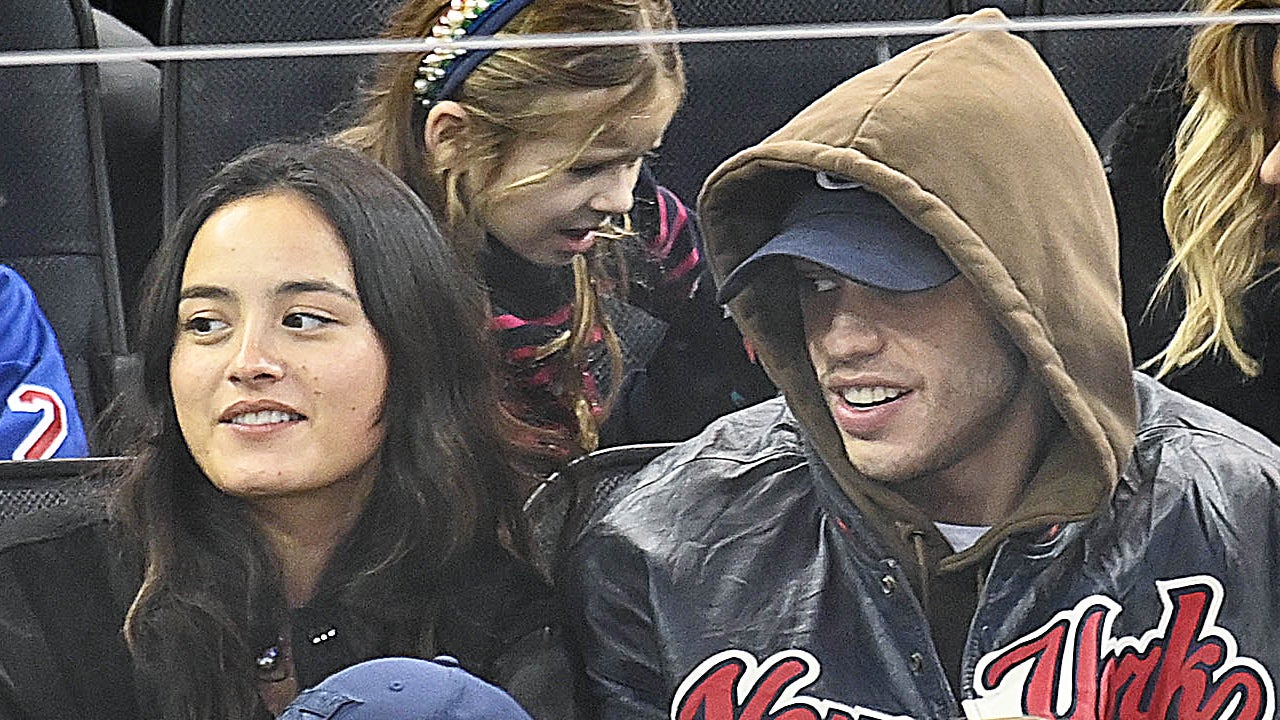 Pete Davidson Goes to Hockey Game With Bodies Bodies Bodies Co-Stars  Chase Sui Wonder and Rachel Sennott | Entertainment Tonight