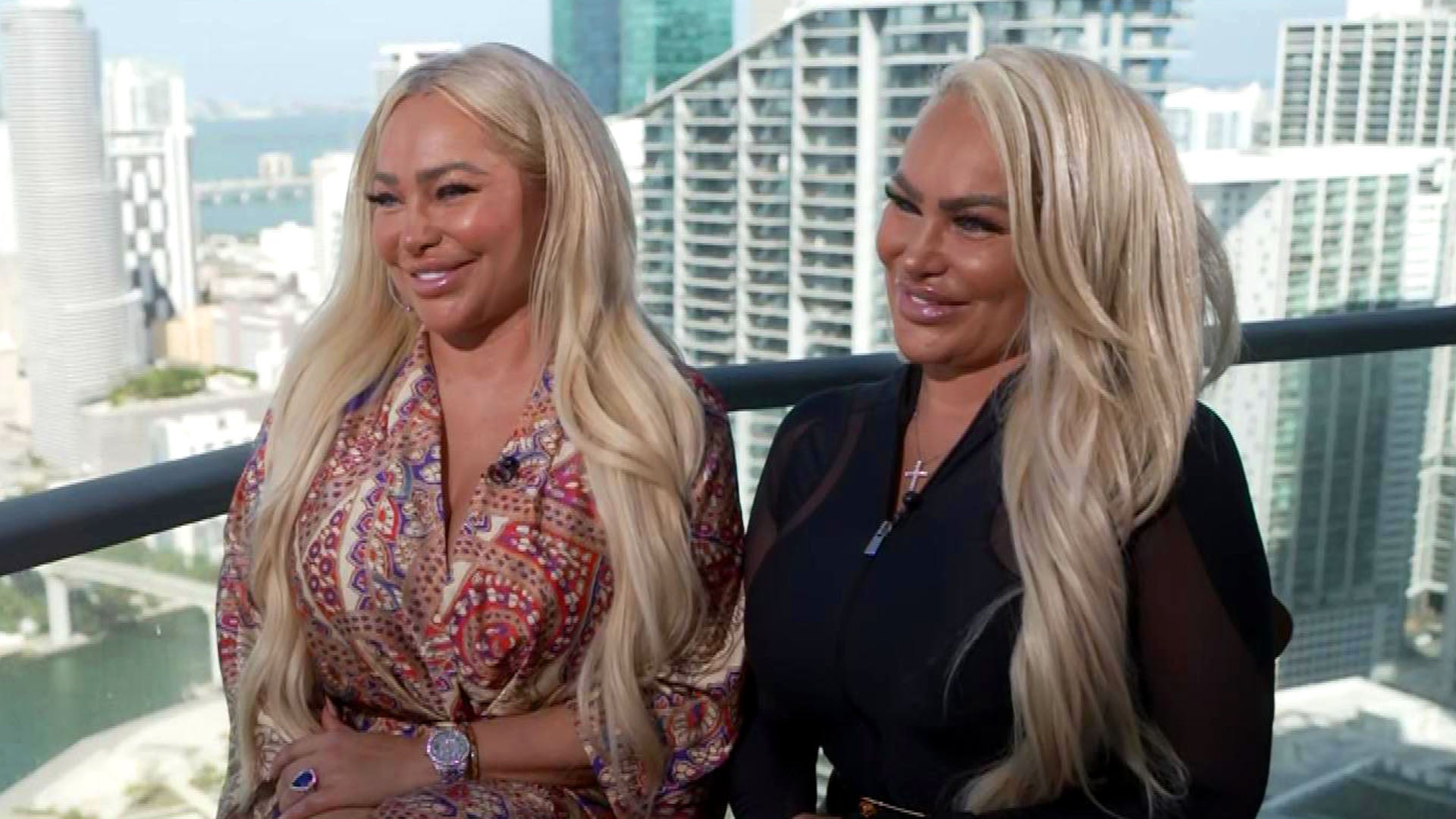 Darcey and Stacey Silva Defend Their Filtered Pictures and React to Georgis Big Glow Up (Exclusive) Entertainment Tonight photo image