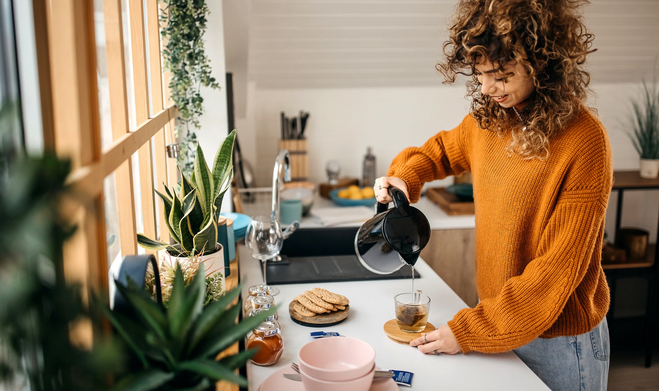 The Best Electric Kettles of 2023 for College Dorm Room Cooking and the  Perfect Cup of Tea | Entertainment Tonight