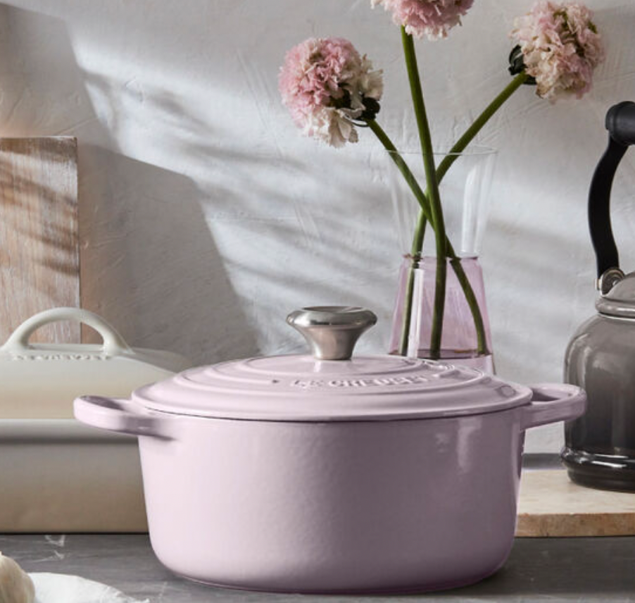 Fremhævet Virus marxisme Le Creuset's New Spring Color Is the Perfect Hue for Mother's Day Gifts:  Shop the Dreamy Cookware Collection | Entertainment Tonight