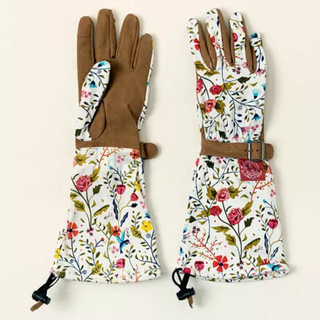 Uncommon Goods Arm-Protecting Garden Gloves