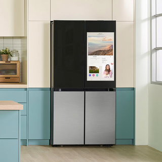Bespoke 4-Door Flex Refrigerator with Family Hub