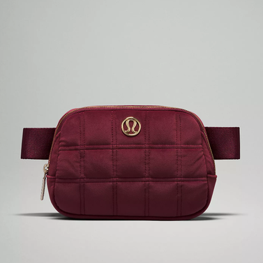 lululemon Everywhere Belt Bag 1L Quilted Velour - Wine Berry