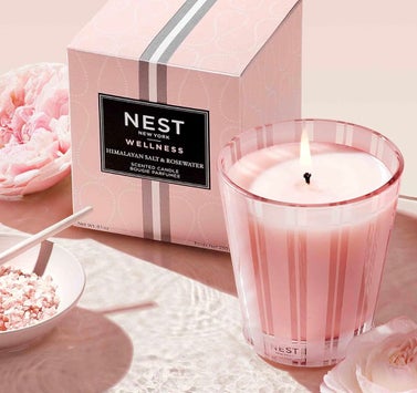 Nest Fragrances Himalayan Salt & Rosewater Scented Classic Candle