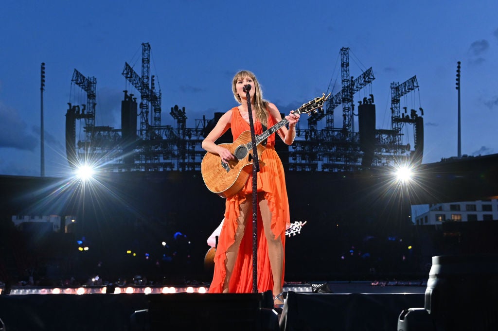 Taylor Swift Celebrates 113th Eras Tour Show With Acoustic