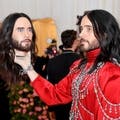 NEWS: Met Gala 2019: Jared Leto Accessorizes With a Replica of His Own Head