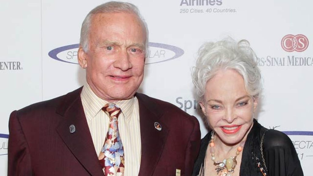 Buzz Aldrin Files For Divorce Entertainment Tonight(00)