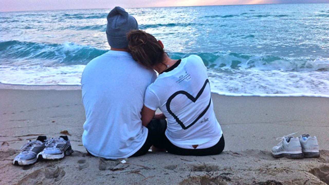 J.Lo & Boyfriend Share Romantic Photo | Entertainment Tonight