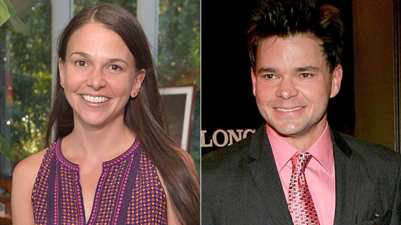 'Bunheads' Stages A Foster Double Act - Exclusive | Entertainment Tonight