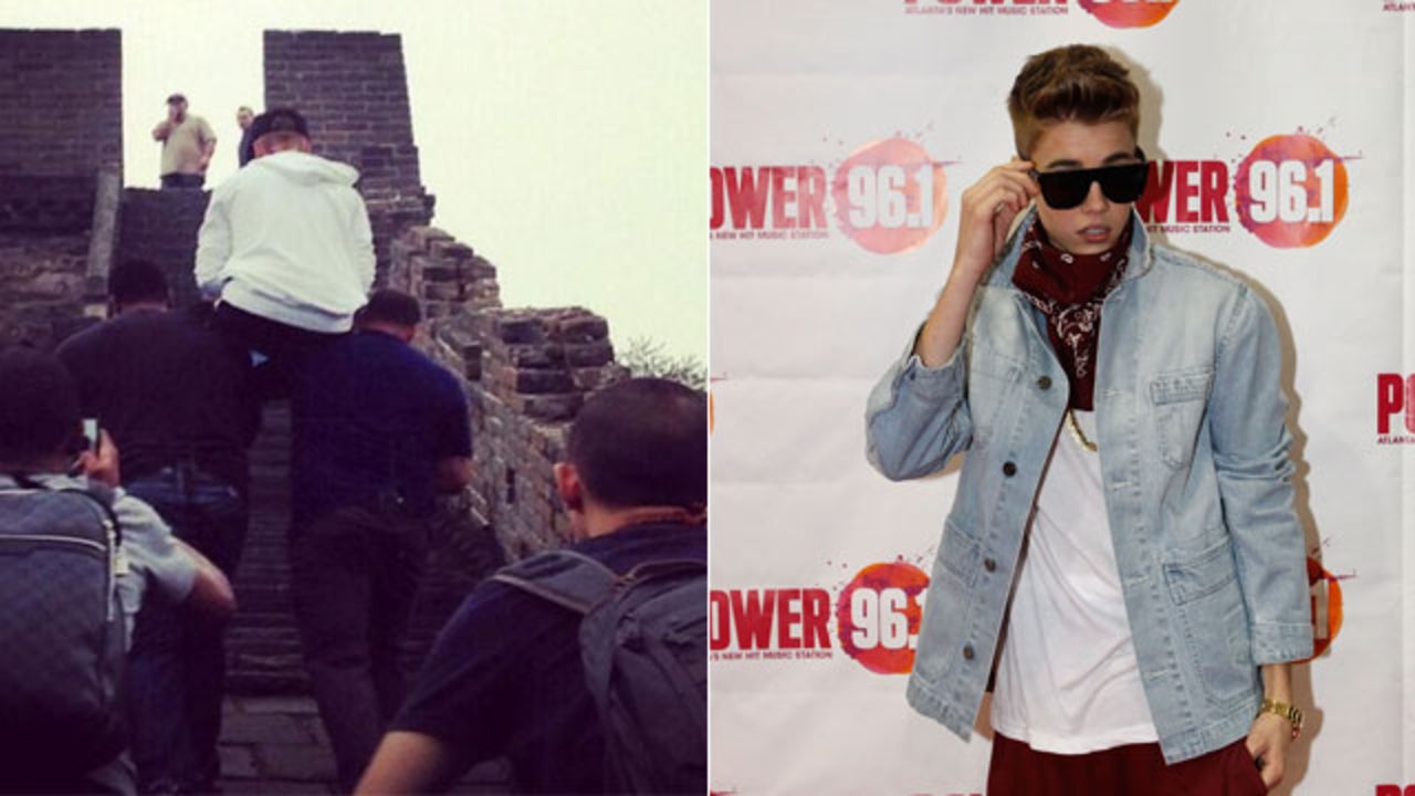 Bieber Gets Carried Up the Great Wall of China Entertainment Tonight(02)