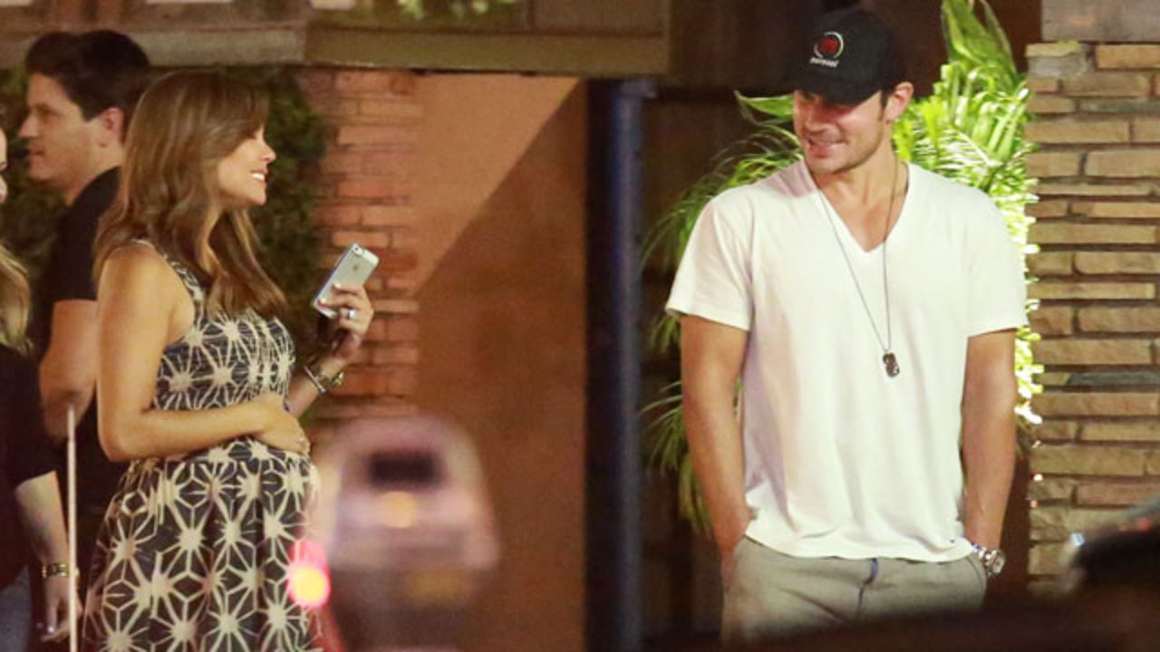 MakeupFree Vanessa Minnillo Goes On an Adorable Date Night with Nick
