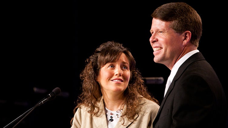 Duggar Family Denies Their Home Was Raided By Homeland Security  Investigations Agents | Entertainment Tonight