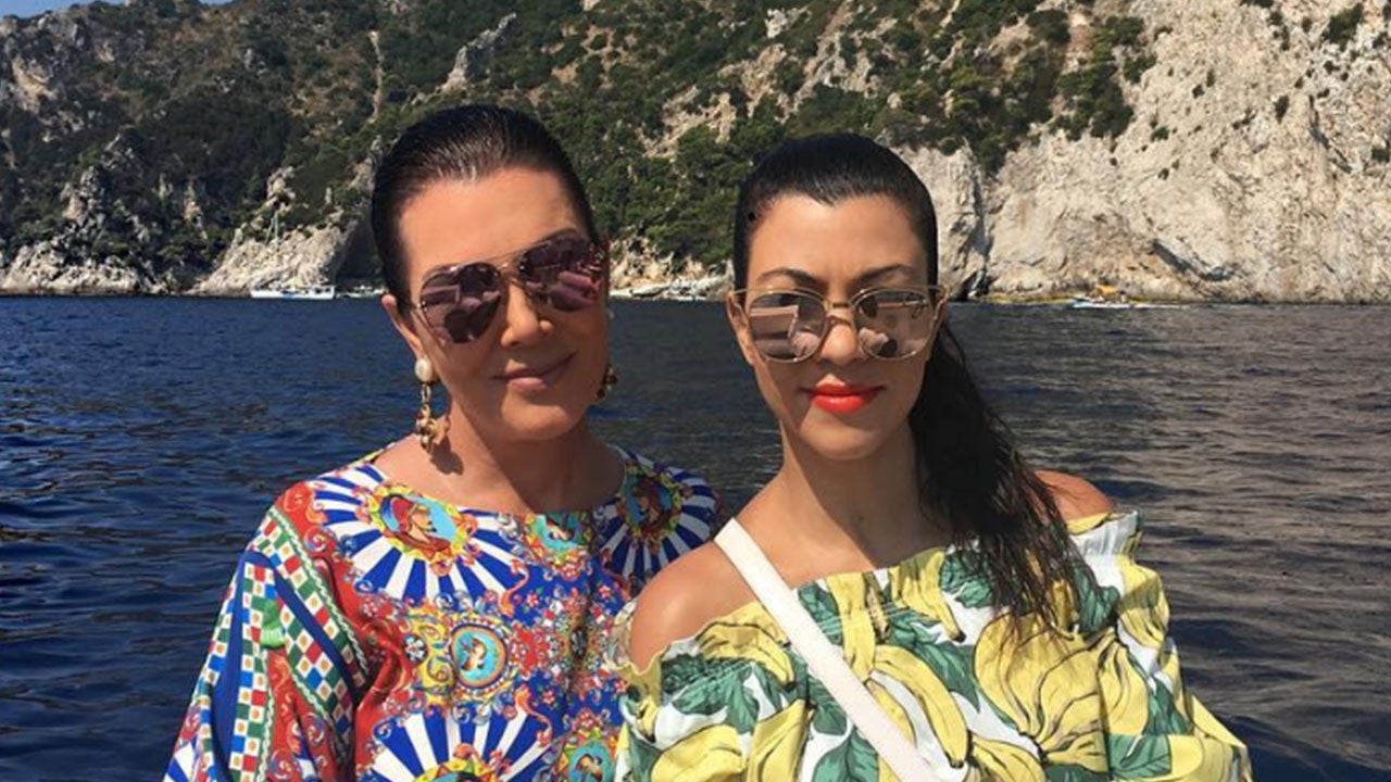 Kourtney Kardashian and Kris Jenner Hit Italy for a Picturesque(02)