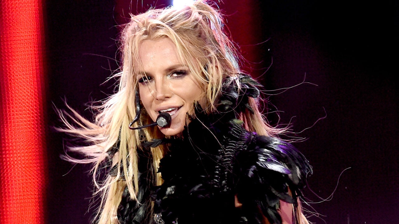 Britney Spears Suffers Major Wardrobe Malfunction On Stage Watch Her