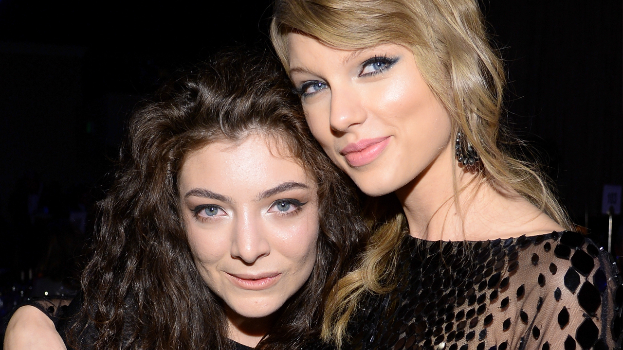 Lorde Says She's Not in Taylor Swift's Squad, But Still Considers Her a(00)