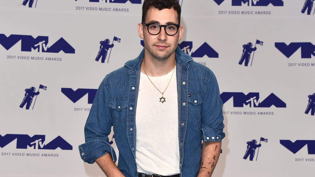 Jack Antonoff at 2017 VMAs
