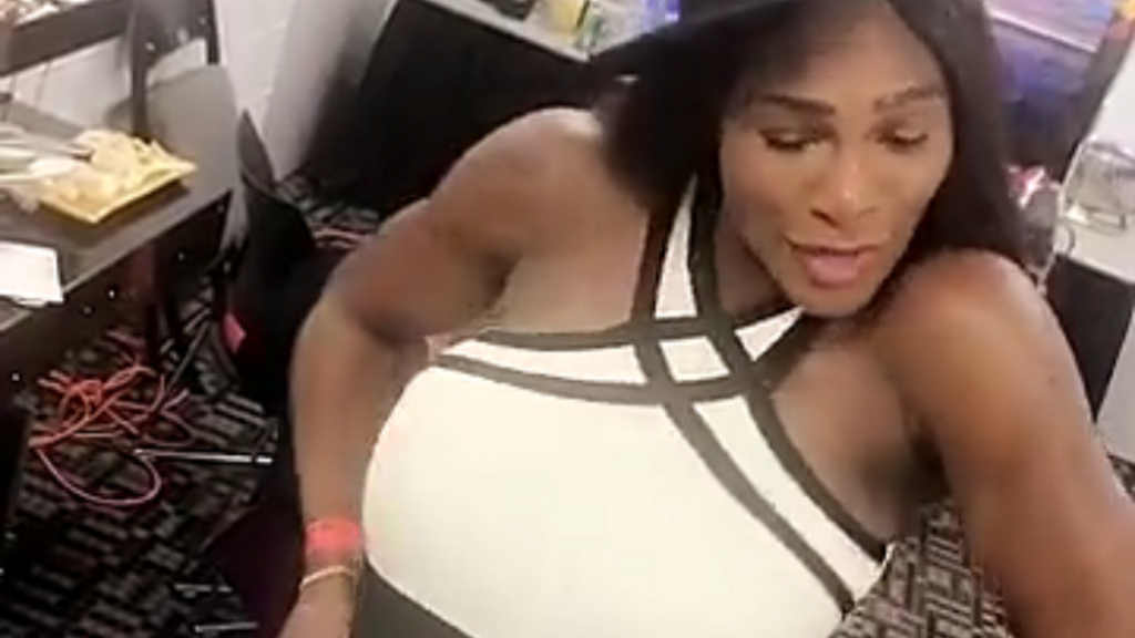 SERENA_CONCERT_DRESS_SNAPCHAT