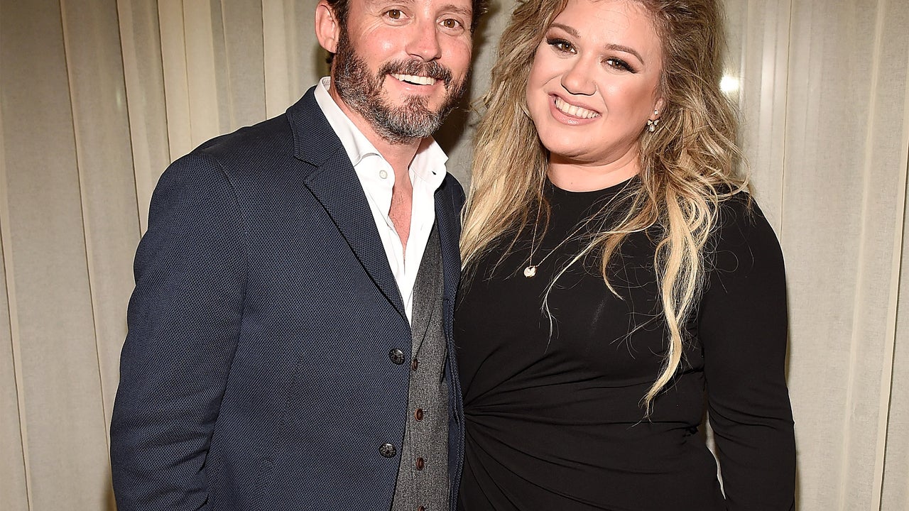 Kelly Clarkson and Husband Brandon Blackstock Share Romantic, Awkward Backseat Date in New Carpool Karaoke Entertainment Tonight image