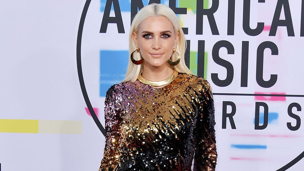 Ashlee Simpson at 2017 American Music Awards