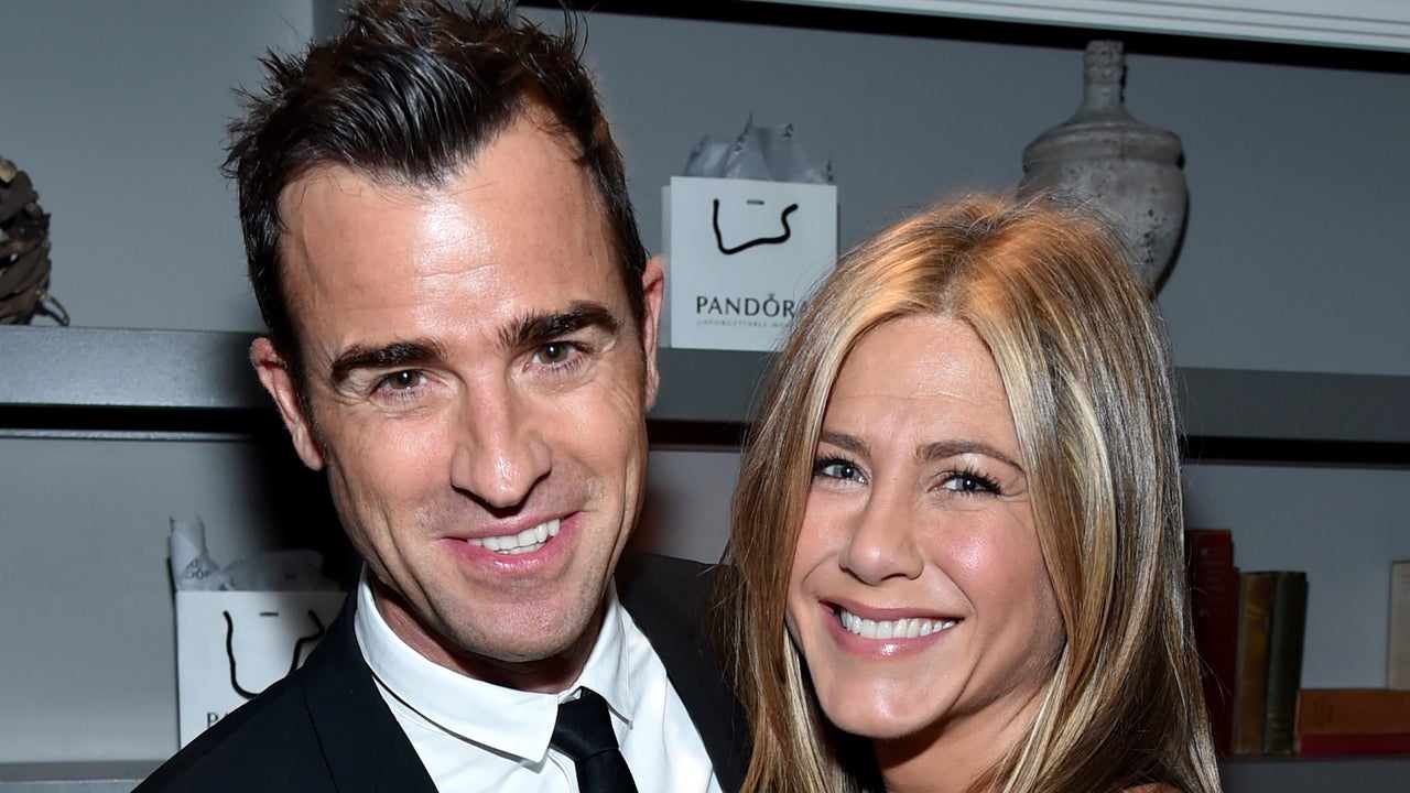 Jennifer Aniston greets friends with kiss after stepping off jet