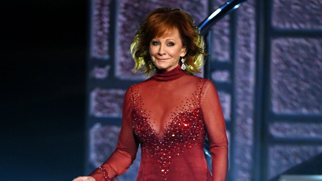 Reba McEntire on Wearing the Same Dress From 1993 Duet of 'Does He Love  You' at ACM Awards (Exclusive) | Entertainment Tonight
