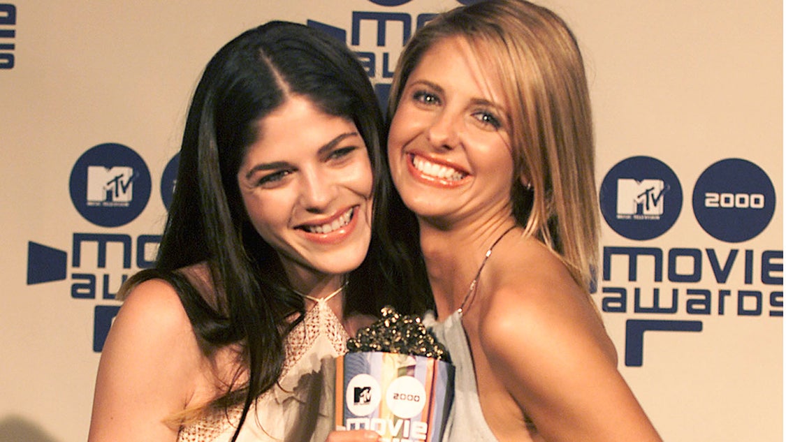 Cruel Intentions' Reunion: Sarah Michelle Gellar and Selma Blair Recreate  Iconic Kiss – The Hollywood Reporter