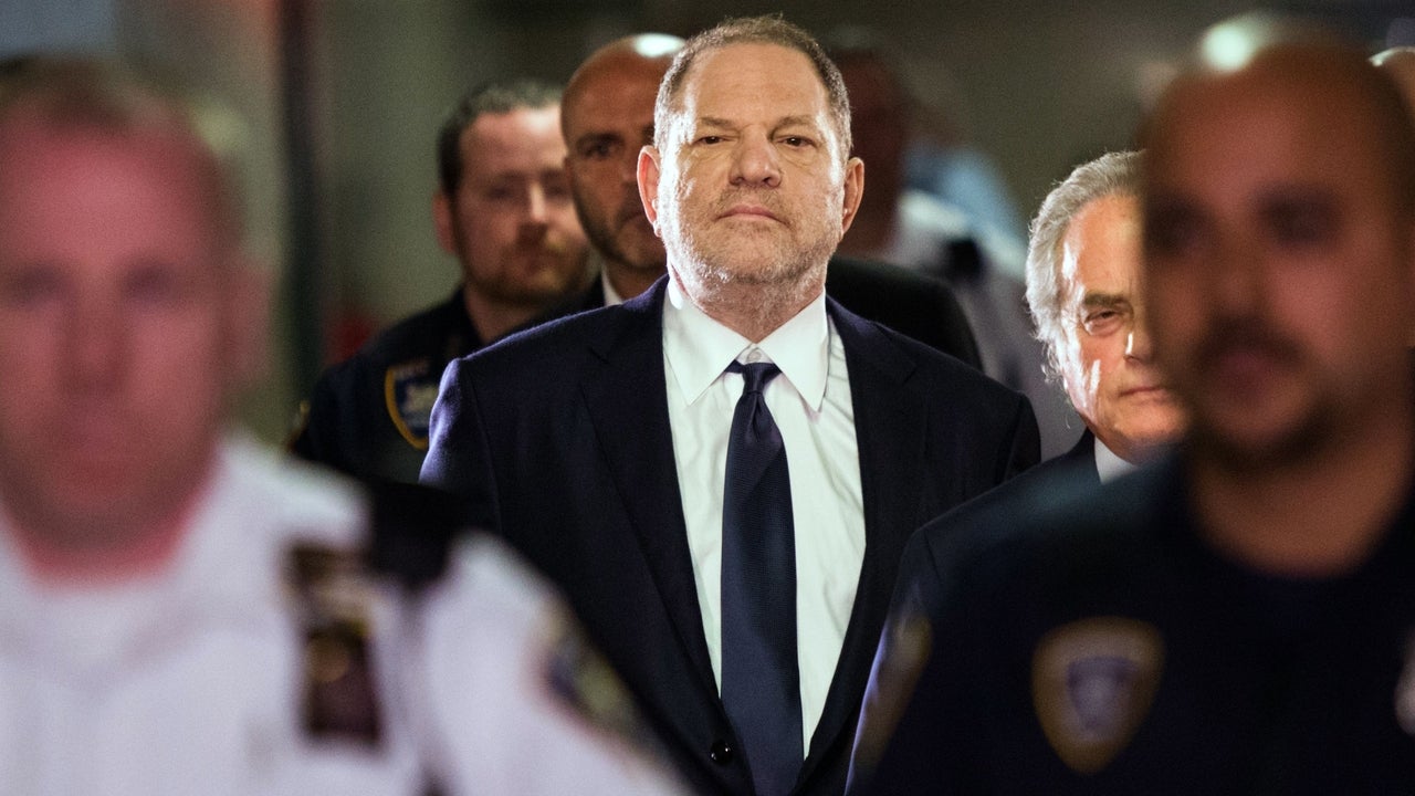 Harvey Weinstein enters Manhattan criminal court