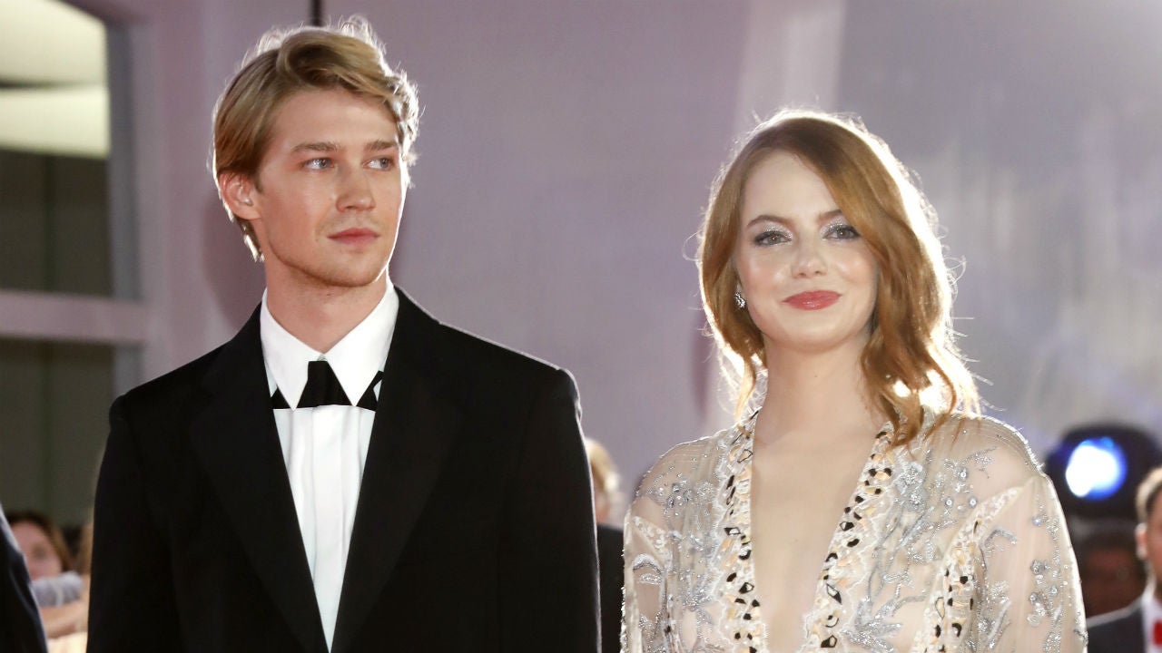 Taylor Swift’s Boyfriend Joe Alwyn Looks Very Dapper With Emma Stone on(02)