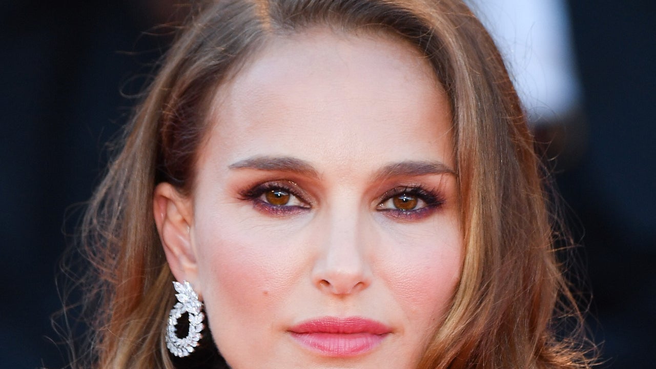 Natalie Portman Steals All the Attention in Glittery Gold Dress at Venice  Film Festival | Entertainment Tonight